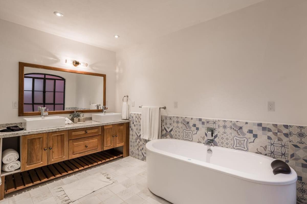 Luxury Apartments In Centro San Miguel De Allende With Rooftop & Jacuzzi Bagian luar foto
